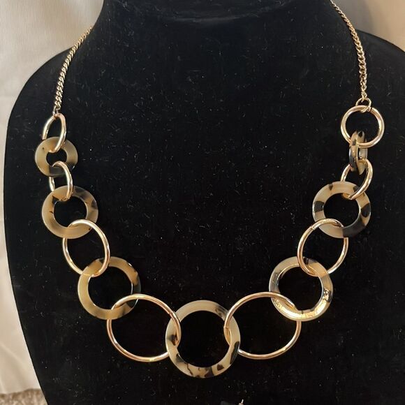 Sparkle & Bling Gold-Tone Black Tortoise Chunky Chain Necklace Earring Set- OSFM - Picture 5 of 16